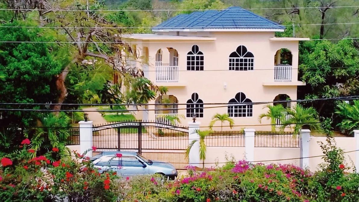 Sommerville Resorts نيغريل المظهر الخارجي الصورة